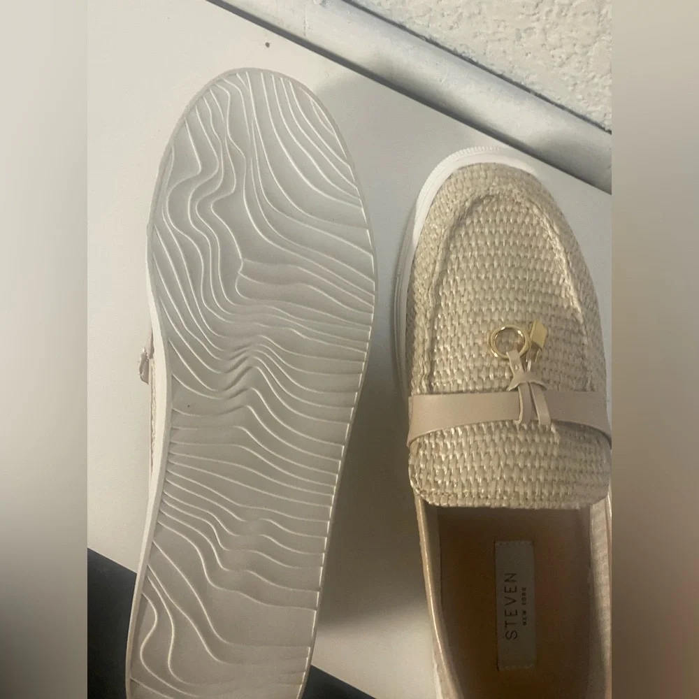 Steven New York Kiana tan 1” platform loafer with woven design size 7 - Picture 8 of 8